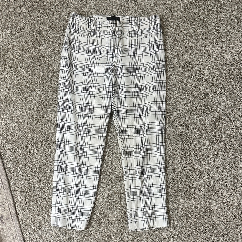 Ann Taylor Plaid Ankle Pants in Black and White